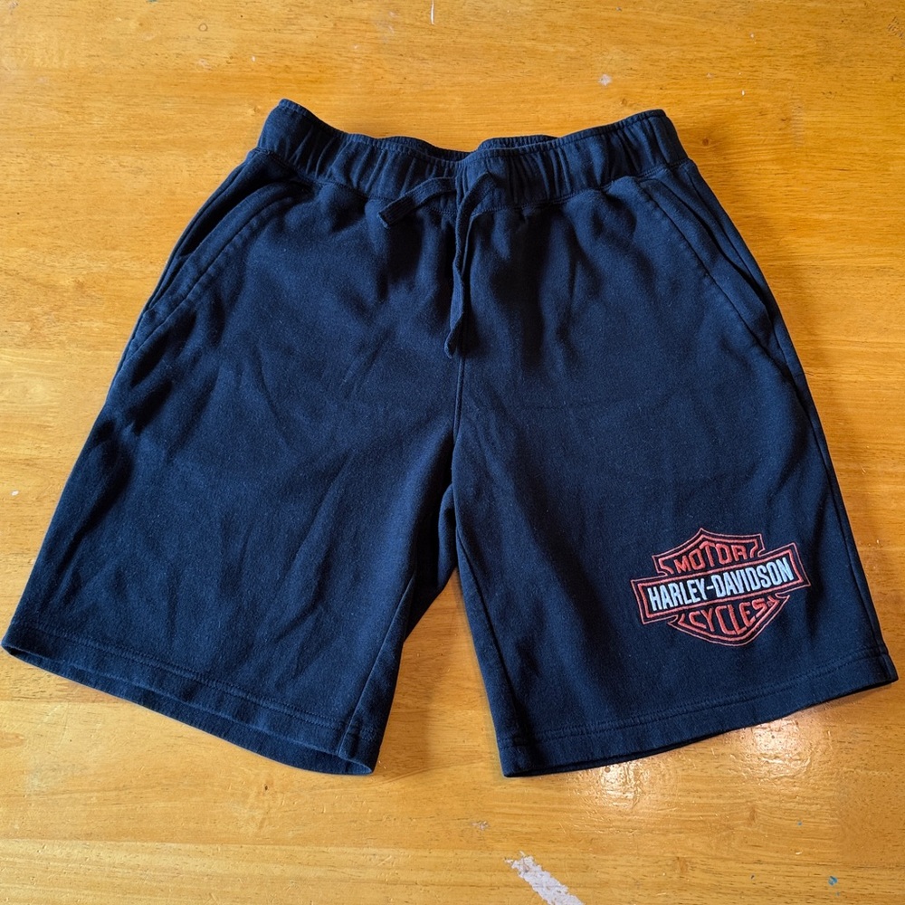 Harley Davidson men’s elastic waist shorts. Embroidered bar & shield. Small